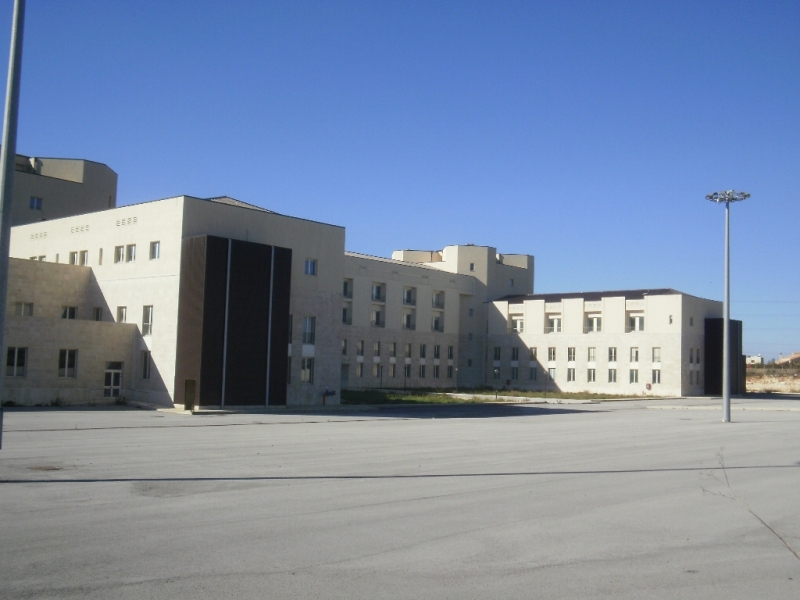 Aluacero-Escalera-Hospital-Ragusa-Italia