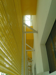 Aluacero: vista interior fachada edificio ACBEU multiperforado